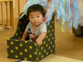 絵の具で遊ぼう！ 夏の壁面飾り 海編ともだちひろばのひろば