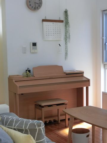 ピアノを部屋に置くポイントを解説!狭く感じない置き方やおしゃれなコーディネートもご紹介 ご紹介 家づくりコラム信州の移住・注文住宅なら工房信州の家長野の木で注文住宅を建てる工務店