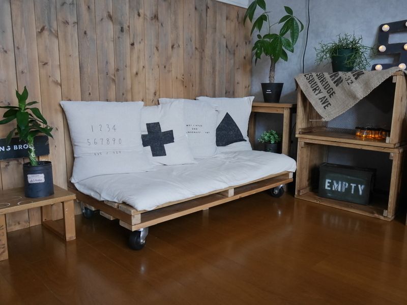 DIY40 ソファにおしゃれな布を簡単に貼る南プロヴァンス風の部屋になるのか