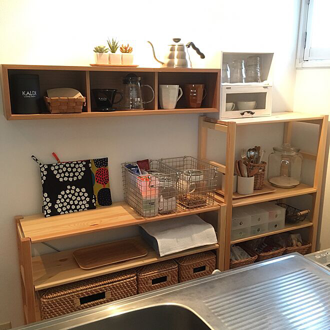 キッチンが狭い！ レイアウトの問題？ 収納術で解決するスッキリ見せアイデア21Flowers