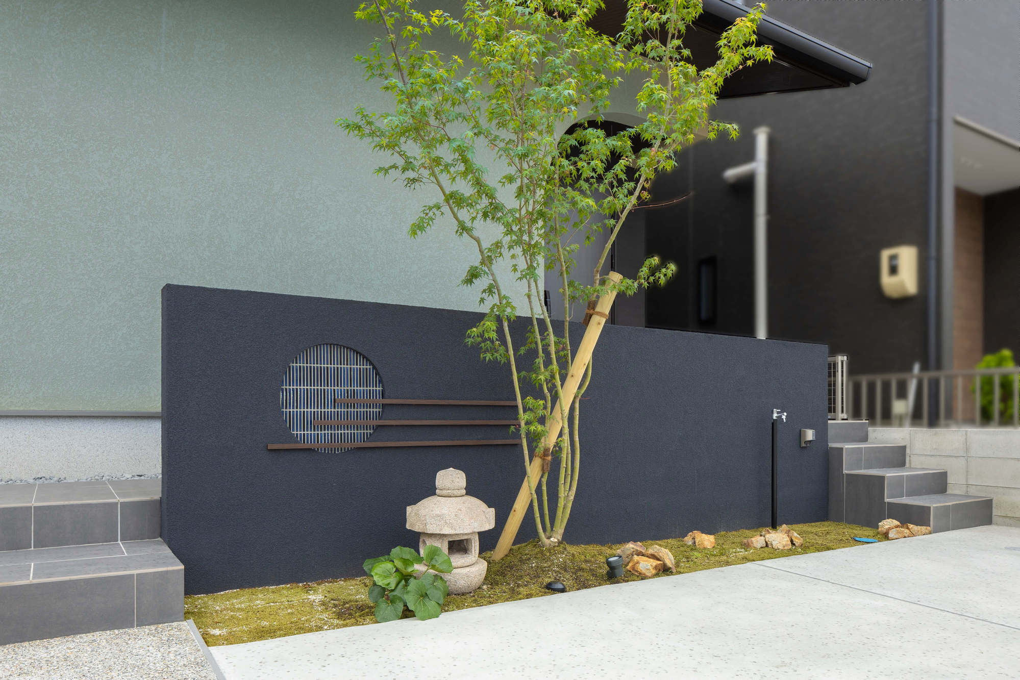 円形ステンドグラス・和風モンドリアン丸窓デザインマリヨステンドグラス