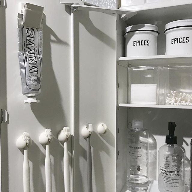 収納のプロが10年試した、100均グッズ「決定版」！ 使いにくい「洗面台の鏡裏」スッキリ片付く7アイテム 2020 11 2319:30 サイゾーウーマン