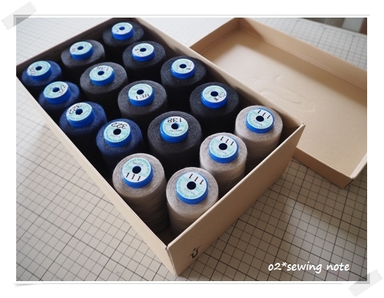 ミシンボビン ボビンオーガナイザー 収納ボックス シン糸25色セット ボビンケース ホルダー用ボビンホルダー ボビン糸 下糸 25ミシンミシ 再販ミシン糸収納ケース☆糸立て 大巻＆小巻兼用 合計58個 ボビン収納可 - KOYUKIHAHA'S GALLERYminne byGMOペパボ国内最大級