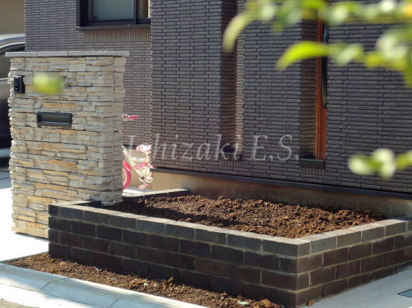 レンガ調タイルのクローズエクステリア明石市 - 神戸市の外構エクステリアのご相談は株式会社ウエシンへ