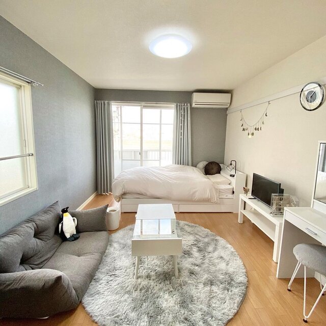 グレー×モノトーンで作る！＞モダン空間の一人暮らしリビング！カヴァースインテリア