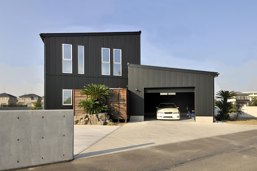 インナーガレージ付き LOHASTA home 建築中注文住宅・建て替え・新築のLOHASTA home ロハスタホーム夏涼しく冬暖かい高断熱・高気密住宅