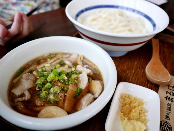 トキヤの食・酒BLOG - 【讃岐うどん】明太子＆とろろ、桃色ぶっかけうどん【まるは：船橋法典】