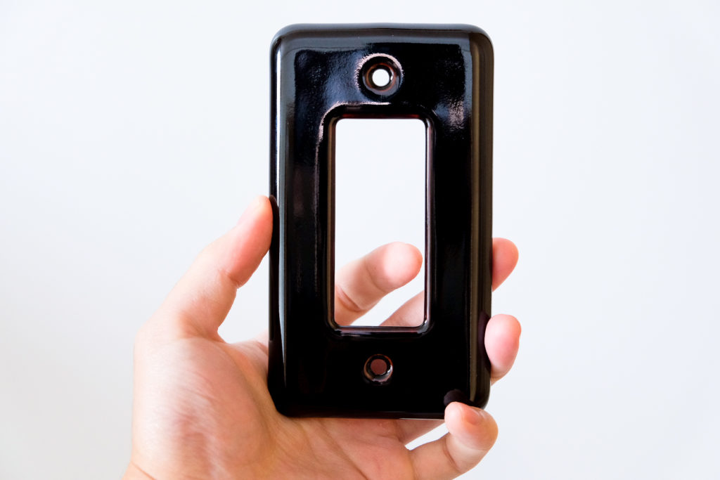 コンセントのグラグラ、陥没コンセント破損コンセントは何故壊れる石膏ボードの破損修理