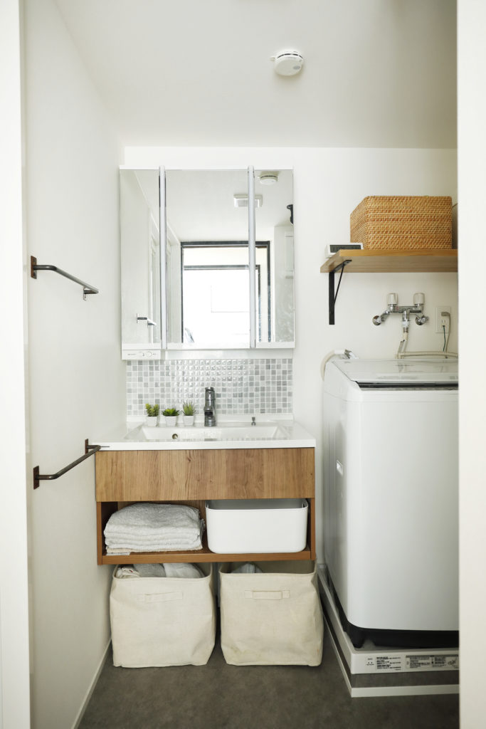 脱衣所がなくても、狭くても、アイデア次第で快適に！ひとり暮らしのお風呂場収納 chiikokoさんHOUSTO おウチの収納.com