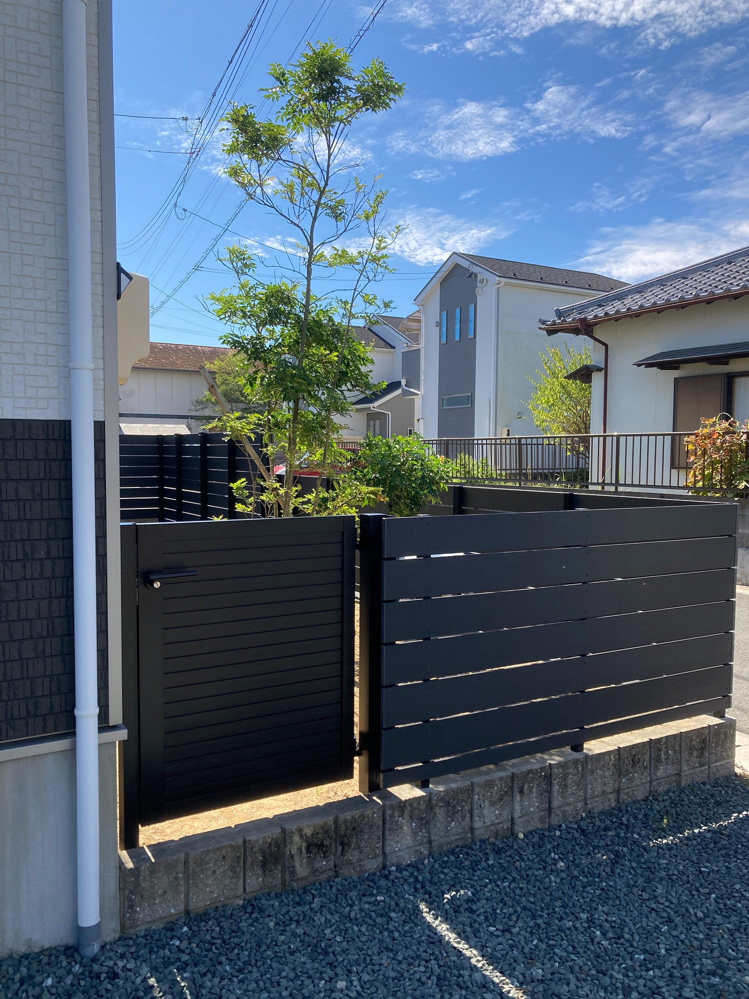 袋井市の目隠しフェンス工事はエクステリア専門店ハマニグリーンパークにご相談ください！浜松・磐田・袋井のエクステリアならハマニグリーンパーク