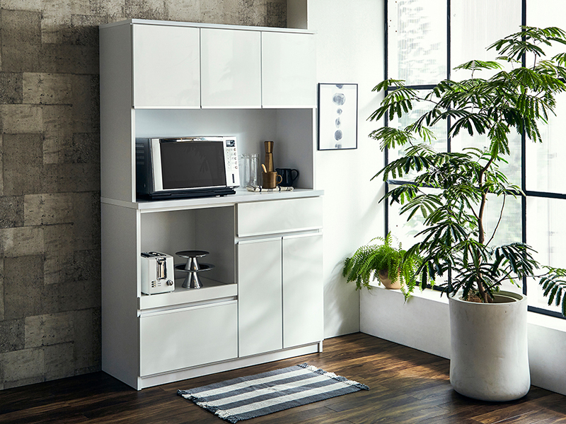 🖤KAGUCOCO人気のキッチンカウンター🖤, ⠀, ただいまトレンドカラーのストーンブラック🪨に, セラミック天板🧱を追加したスタイルが,大変人気です💛💫, ⠀, 新しく仲間入りした吊り戸棚🗄️も, じわじわきてます ！👀💭, ⠀,🔧追加オプションでほしい加工だけ選べるのも, 嬉しいポイント💡✨, ⠀, 気になる方は、ぜひのぞいてみてくださいね🌿🏡, ⠀,