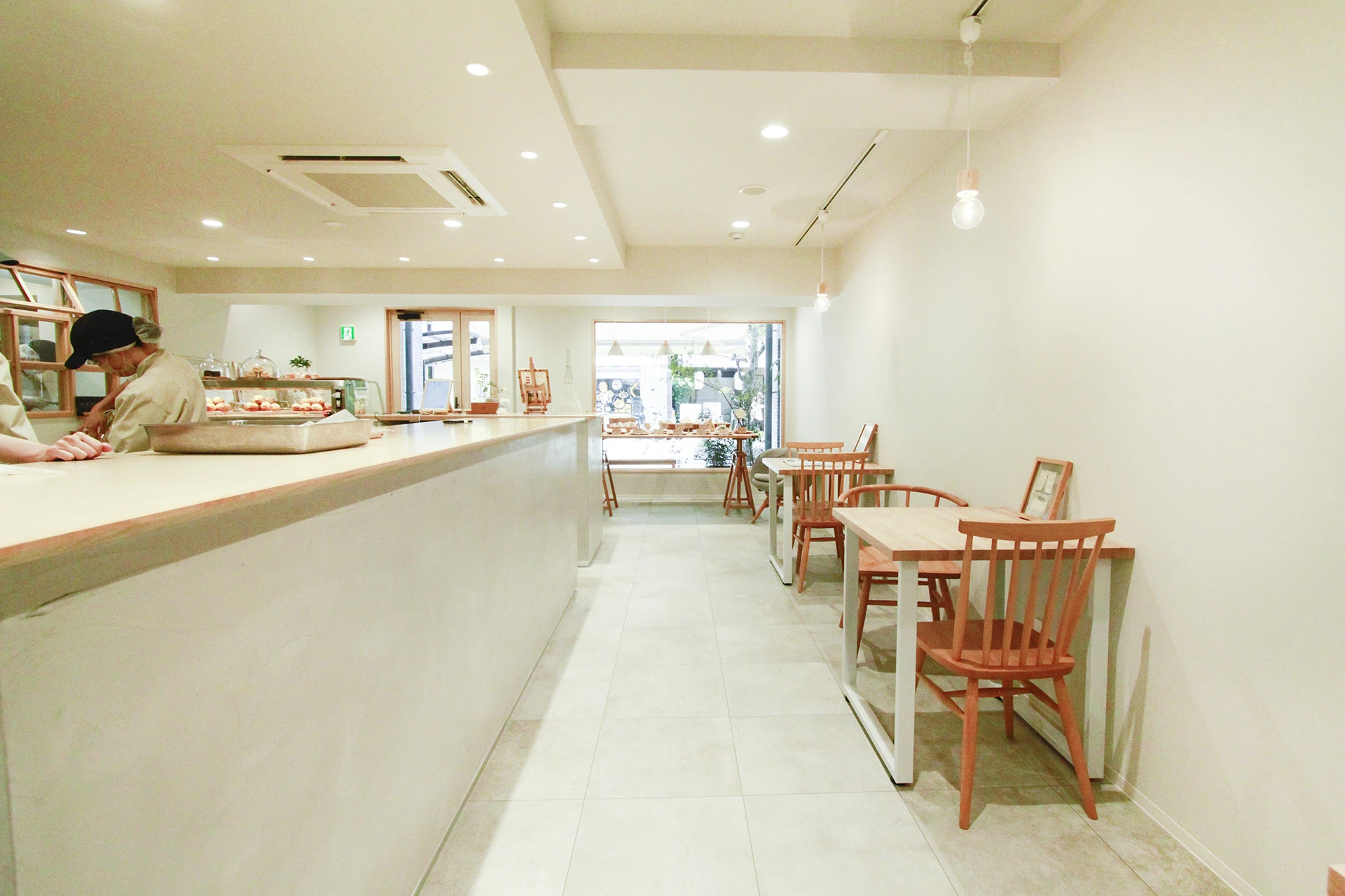 カフェ・パン屋・ケーキ屋 内装デザイン事例店舗内装工事見積り比較.com