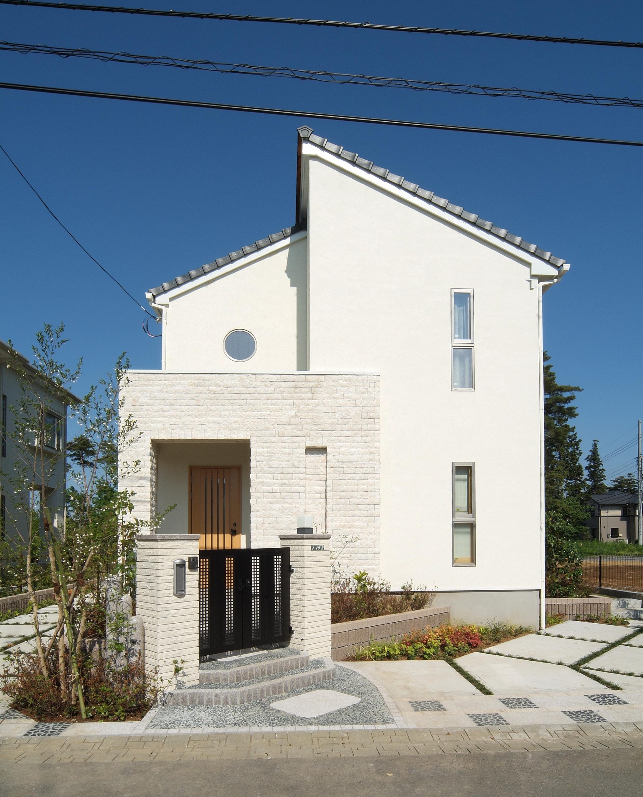 外壁 白い家のおしゃれなインテリアコーディネート・レイアウトの実例RoomClip ルームクリップ