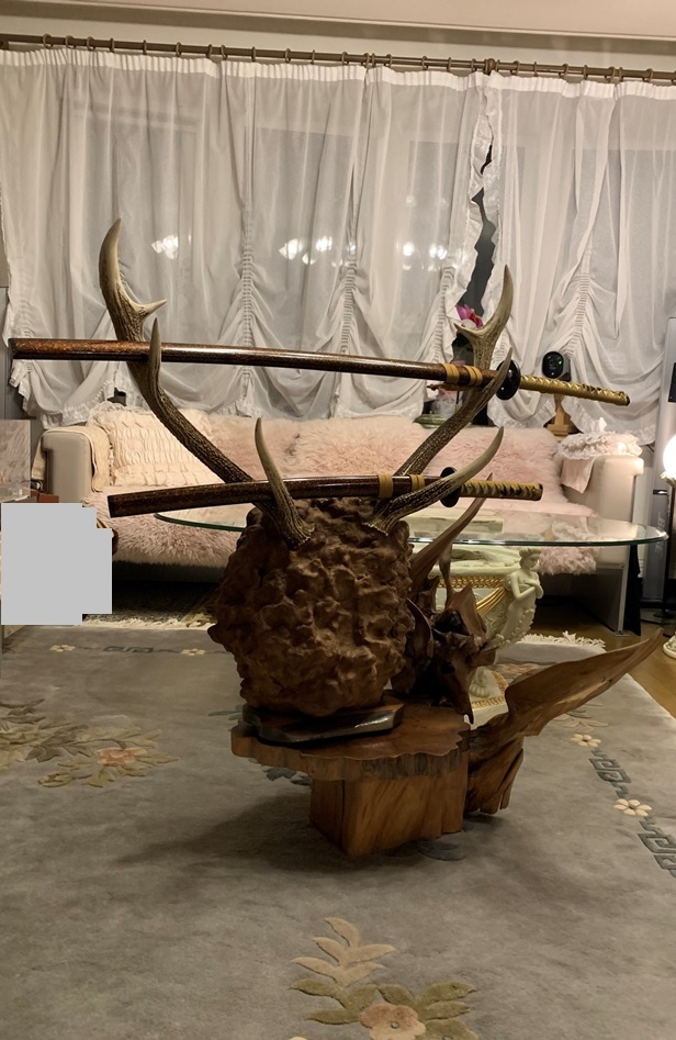 えぞ鹿の角をインテリアに！ＤＩＹした壁に飾りました！なかなかの存在感ですね！: 家族で楽しむレシピたけ子パパ日記