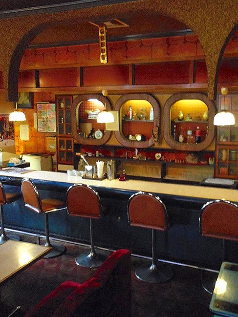 カフェ内装 おしゃれなデザインガラス 効果的な使用方法とは