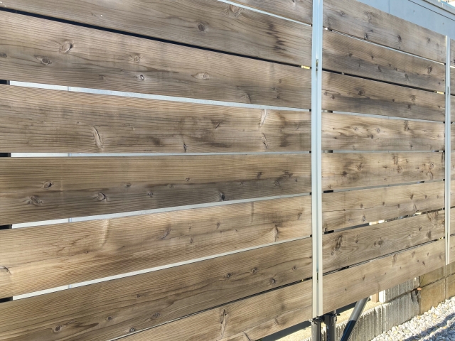 ウッドフェンスを作るならdiyで！必要な材料や手順を紹介ウッドデッキの全国販売アートウッド