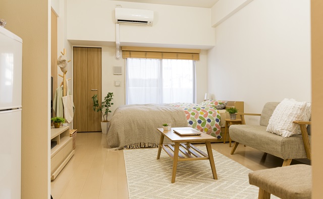 壁付けキッチンレイアウト術。縦長の賃貸を広く見せるコツ