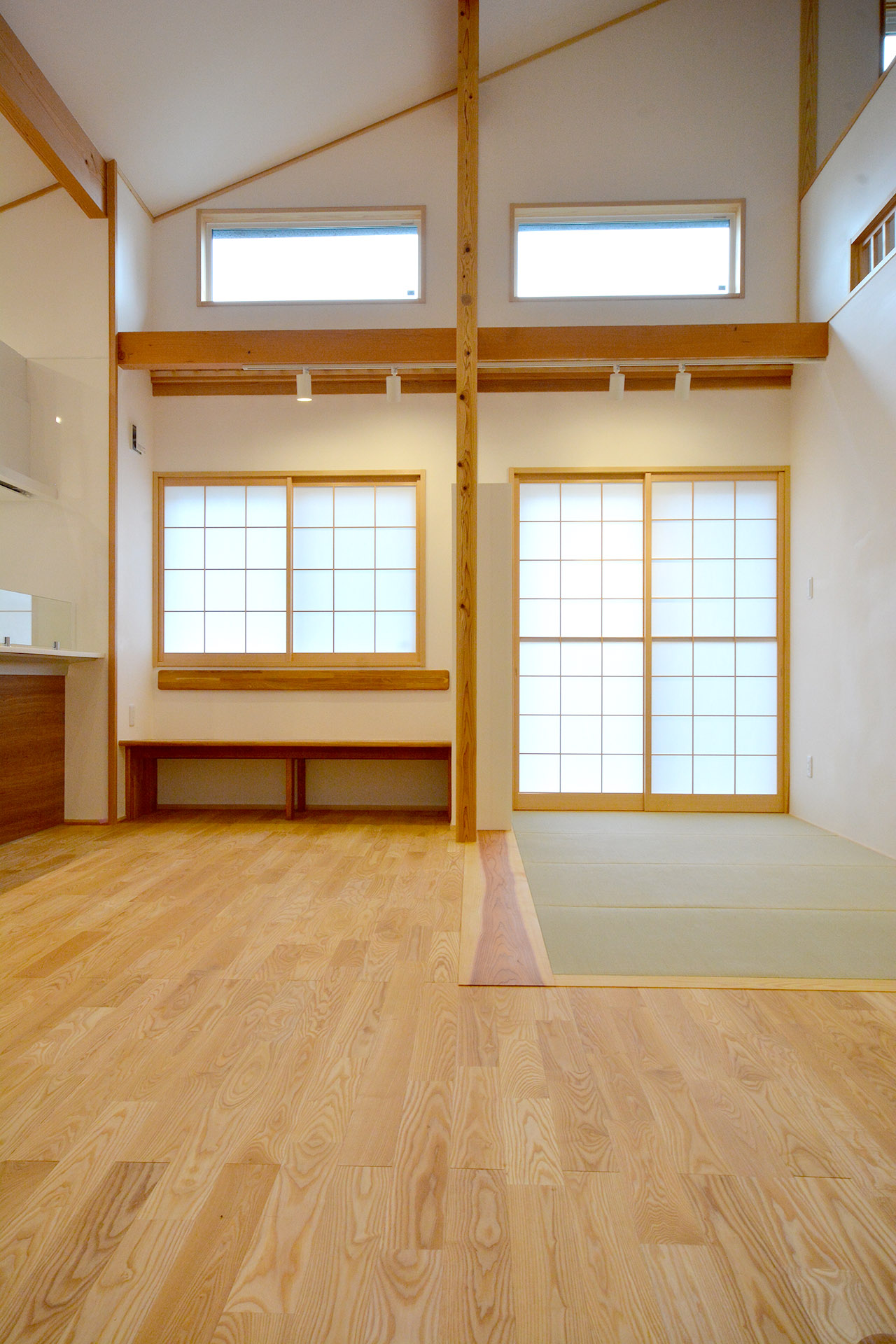 和モダンな家にぴったりの床材は？置き畳でお手軽なイメチェンも臼井建築のスタッフたちの日常などを随時発信