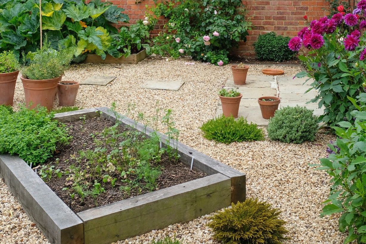 おしゃれな庭砂利14選綺麗なお庭にするおすすめの商品と種類の選び方ミドリス雑草対策クラピアの販売・施工