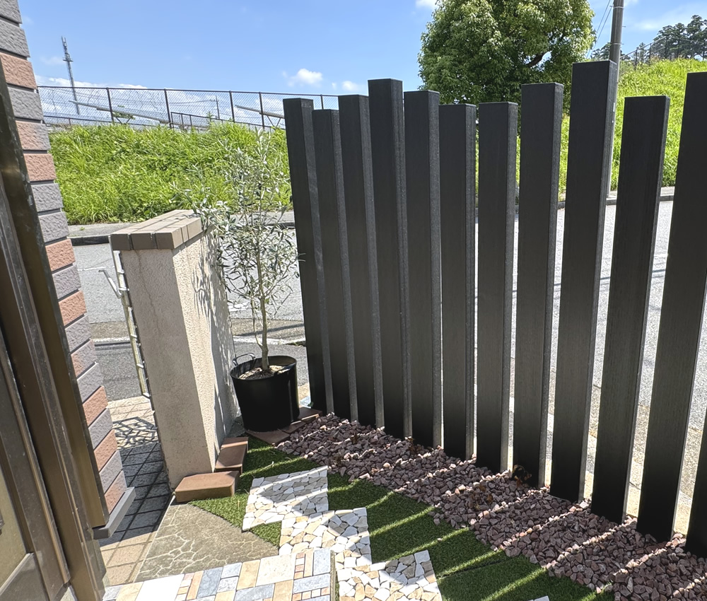 玄関前のおしゃれな目隠しをお探しなら◎目隠しに見えないおしゃれな施工例TOP5も！外構・リフォーム工事プラン：情報ブログ - 東京神奈川千葉埼玉茨城