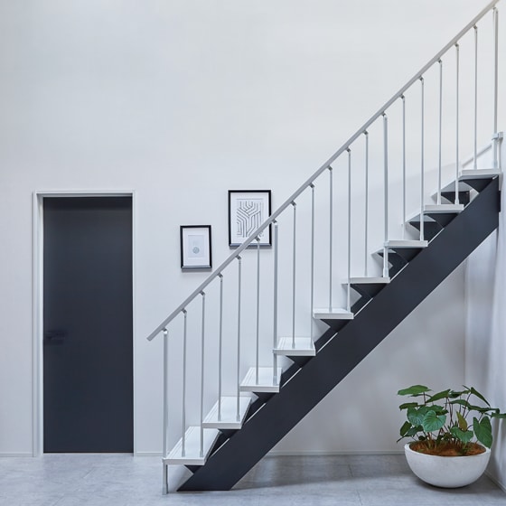 アイアン階段 手すり とは？メリット・デメリットや導入ポイントについて解説KATZDEN