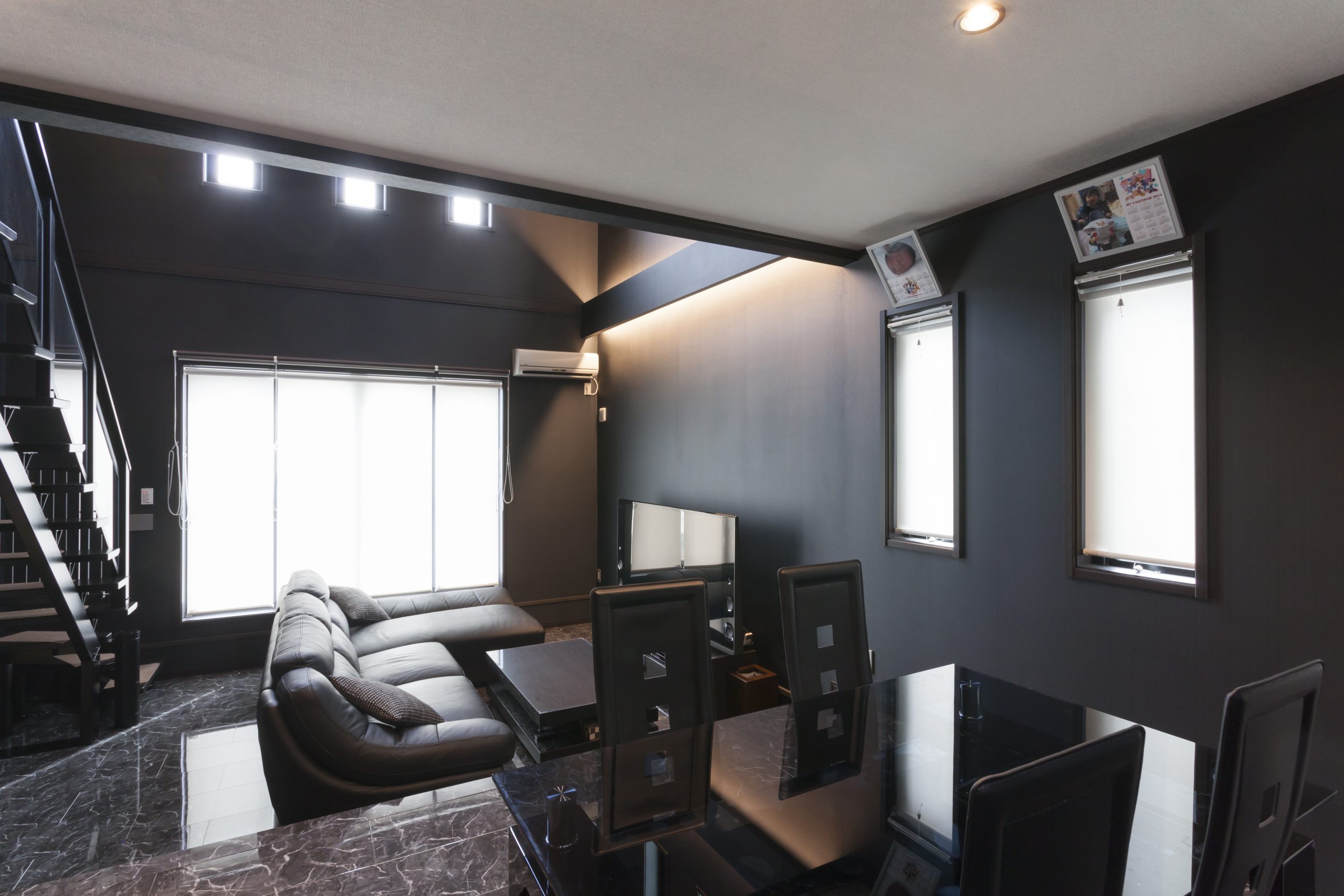 おしゃれな黒い外観の家の画像 75選 - 2025 年 10月Houzzハウズ