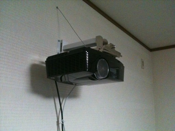 プロジェクターは壁に直接投写できる？綺麗に映すためのポイント家庭用プロジェクターエプソン