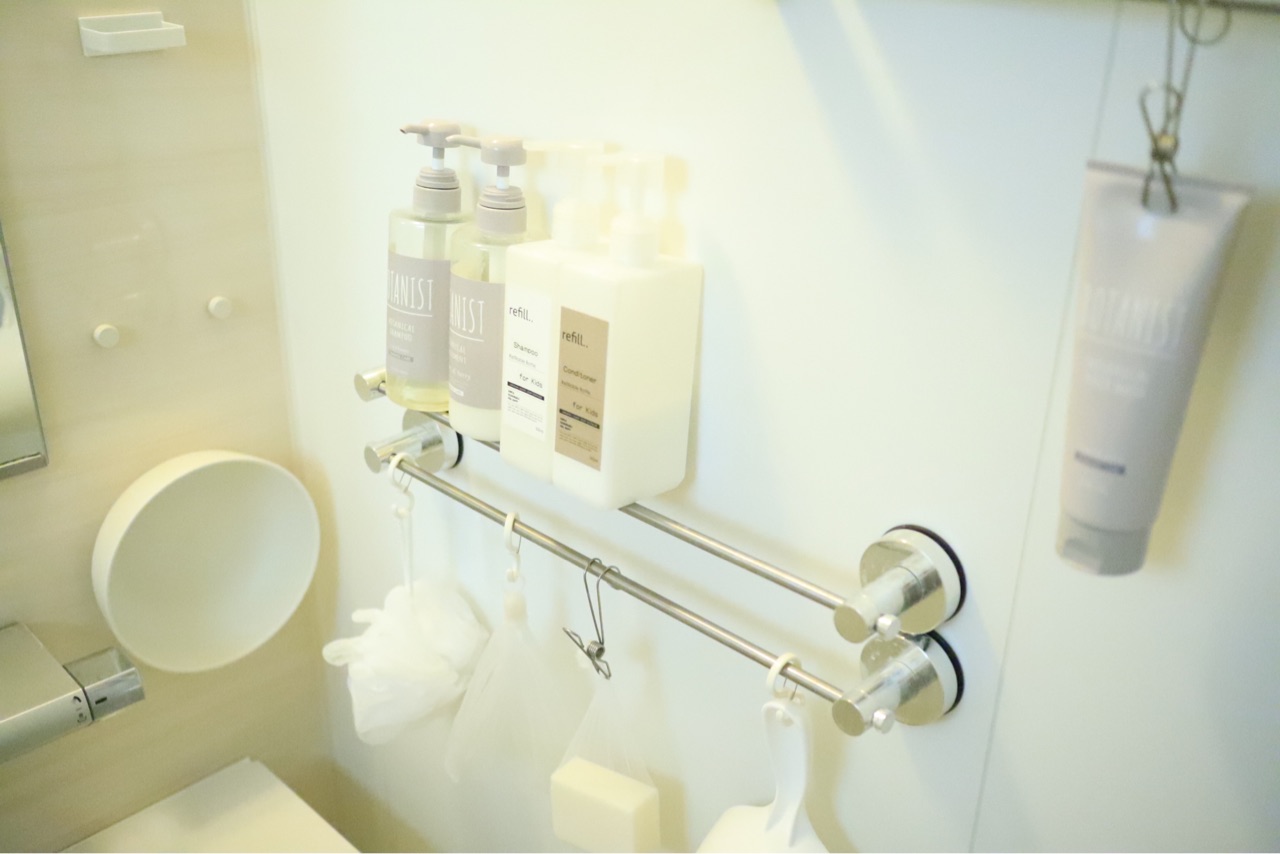 シャンプーボトル フック 通販 ディスペンサーホルダー ボトルホルダー 浮かせる収納 お風呂 浮かせる お風呂場 シートフック 洗面所 キッチンPalaDec パラデック Otel オテル OTL-95M バス用品 日用品雑貨即日発送 ボトルホルダー シャンプー : BACKYARDFAMILY