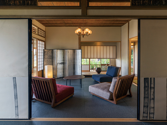 ご要望が多かったファミリー向けの和室コーディネート作ってみました✨ 和室インテリア難しい 💦と思っている方も大丈夫！実はポイントを押さえれば洋服家具とも 相性バッチリなんです👌🏻 ✓家具や雑貨の素材や形を合わせる ✓畳と対照的な丸いアイテムを使うことで和