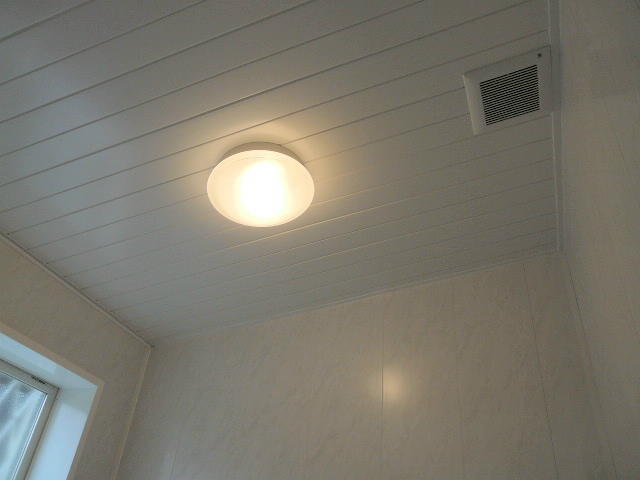 清瀬市T様邸 バスパネル貼り工事の模様です。SHOT PLAN埼玉の浴槽塗装 お風呂カラーコーティング ・浴室リフォーム業さいたま市越谷を中心に営業中