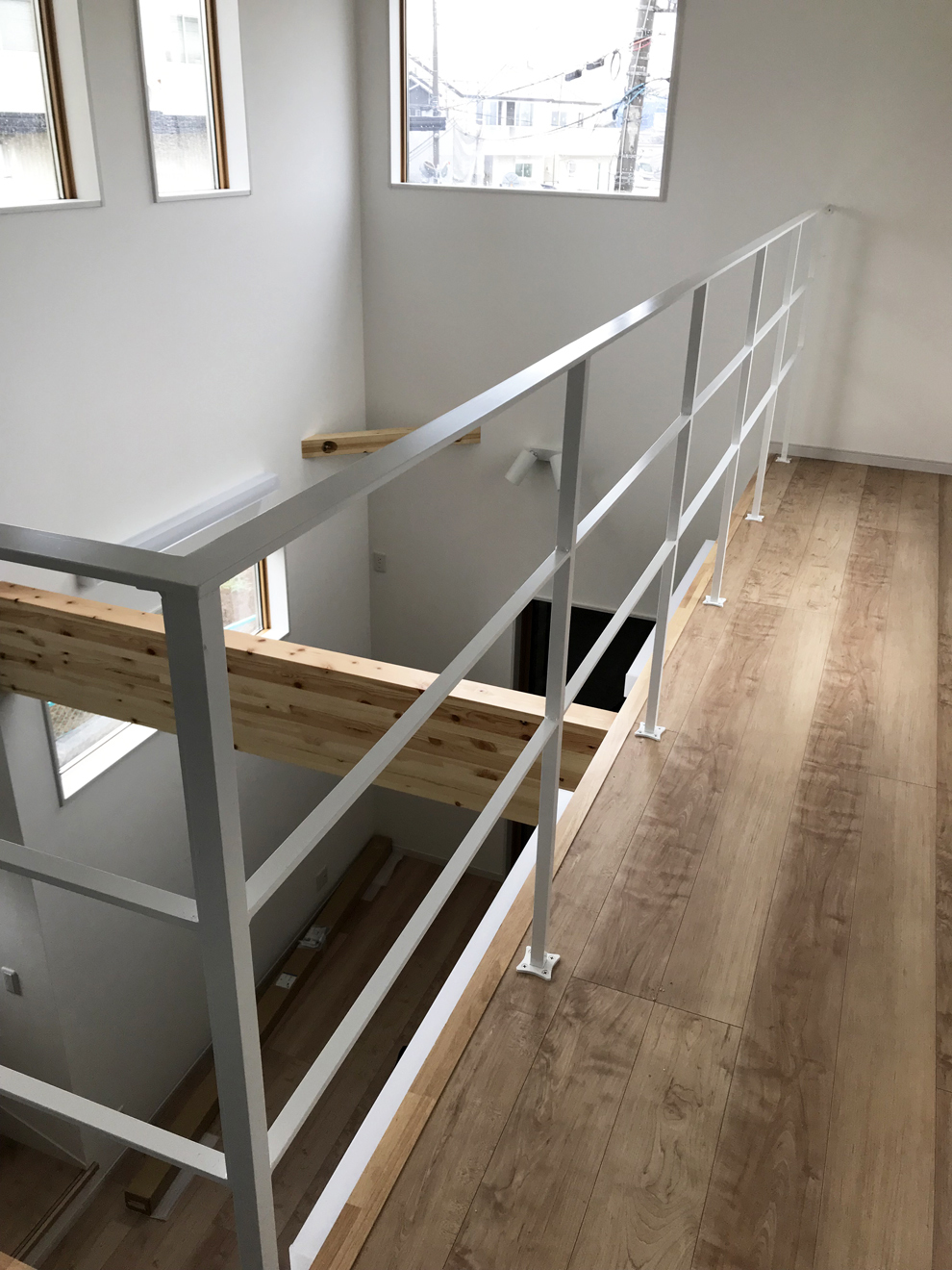 白いアイアンてすり。 - 建築デザイナーの日記 la Station architects & interior design