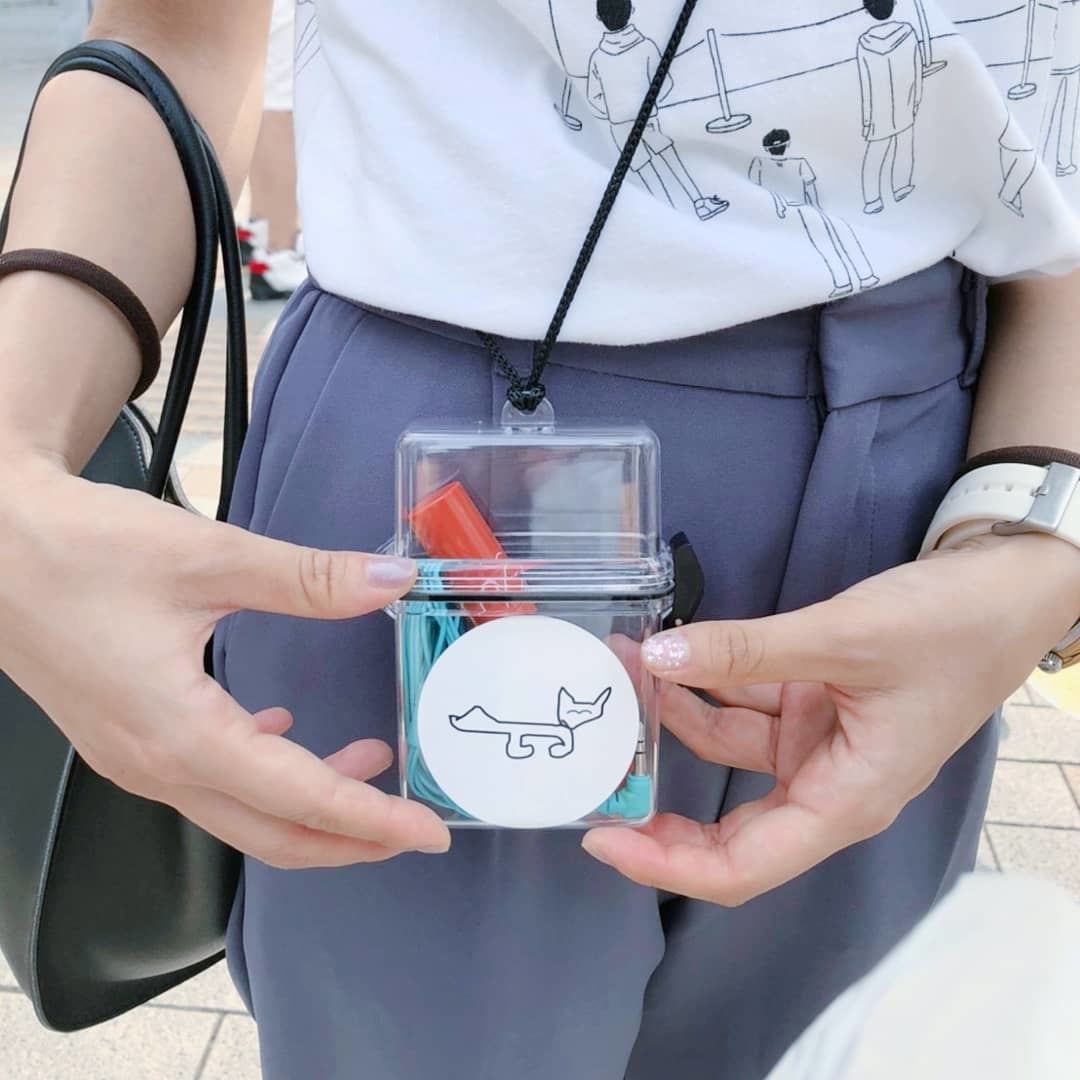 持ち運びに便利なセリアの「スケルトンケース」が人気ってウワサ。夏のお出かけにとっても便利なんです◎ - isuta イスタ-私の“好き”にウソをつかない