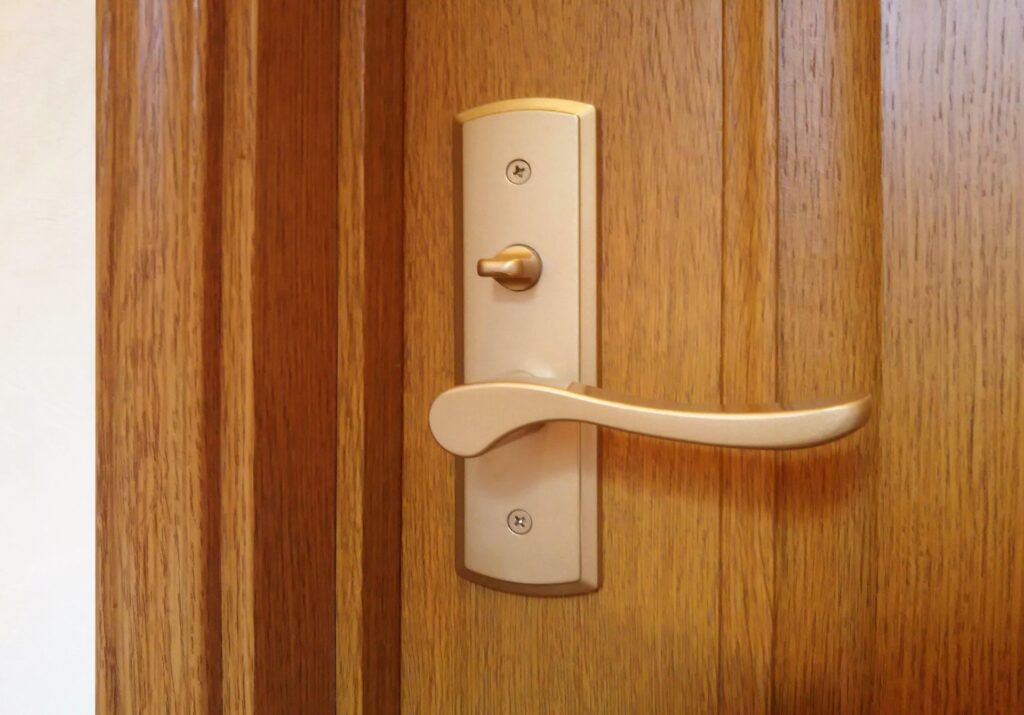 美和ロック MIWA 戸襖用レバーハンドル錠 ZLF901 シルバー ゴールド ブラック ドアノブ 和室 交換 室内 取替 扉 おしゃれ ふすま 両面レバー錠 楽天市場 MIWA 戸襖用レバーハンドル錠 ZLF901 ゴールド 左勝手 : 家づくりと工具のお店 家ファン