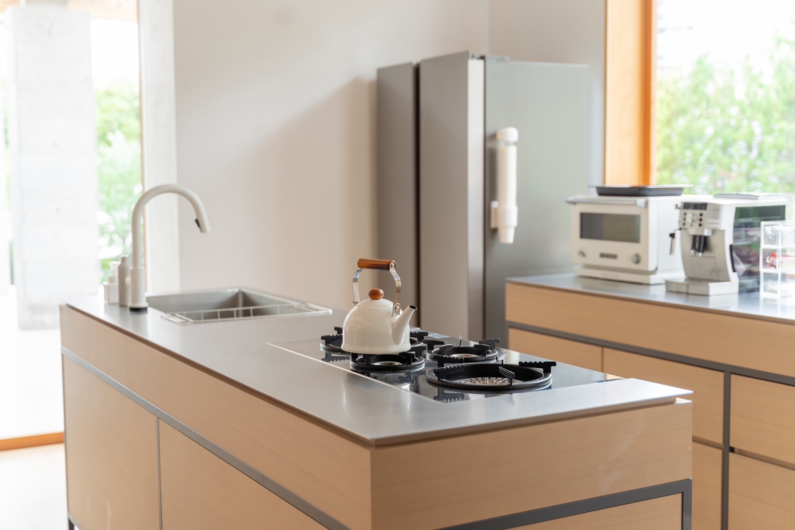 アイランド、ペニンシュラ、どれを選ぶ？キッチンの種類とそれぞれのメリット・デメリットリノベる。ジャーナル