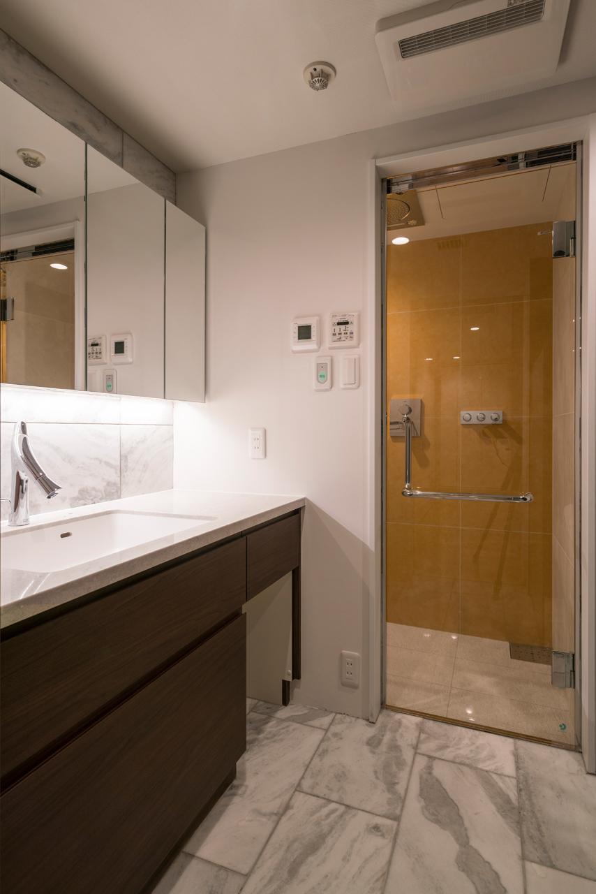 洗面所 TOKYO晴海 ドゥ・トゥール S様邸「タワーマンション リフォーム」- バス トイレ事例SUVACO スバコ