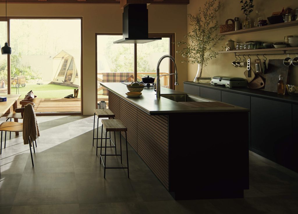 インテリア並みのおしゃれさ！主役級ステンレスキッチンをメインにしたインテリアコーディネートまとめフリーダムな暮らし