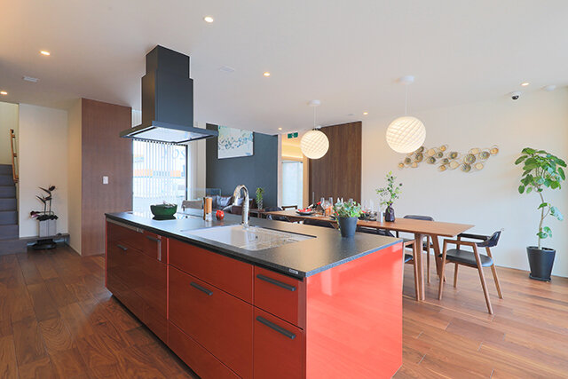 おしゃれなアイランドキッチンの間取りとは？レイアウトのポイントや建築実例を紹介 - コラム一覧 - お役立ちコラム - パナソニック ホームズ -Panasonic