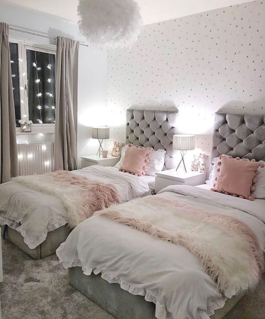 ピンクのおしゃれなリビングカーペット敷きのインテリア画像 75選 - 2025年9月Houzzハウズ