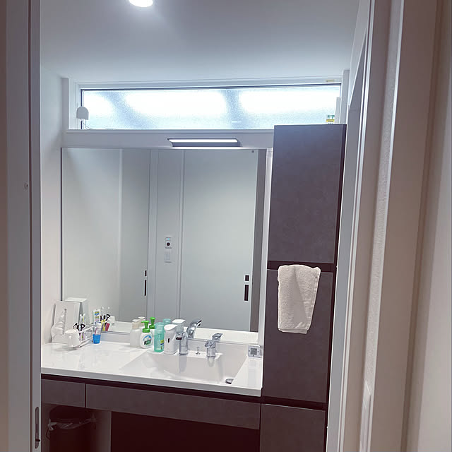 天井付けの窓で採光。北側でも明るい洗面室福岡市で注文住宅・家づくりの工務店は馬渡ホームへ