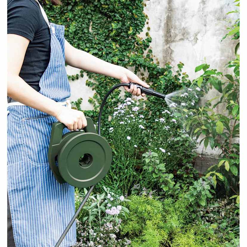 楽天市場オリジナルデザイン ステンレス 壁掛けホースハンガー COSMO-2A コスモ2A おしゃれ 送料無料 ガレージ ホース収納 日本製 ホース掛け壁付け 散水ホース 洗車 水まき ホースリール ホースホルダー 沖縄・離島配送不可 ：庭道具屋 toolbox 園芸用品