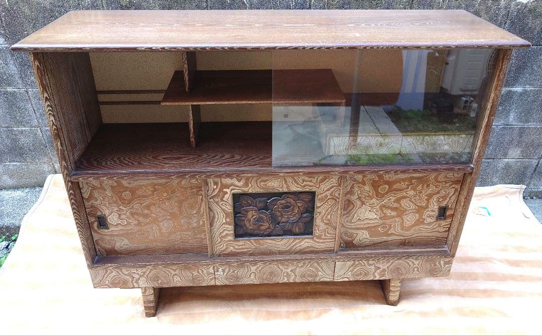 楽天市場 古道具 桜材 アンティーク ガラス キャビネット チェスト ガラス棚 茶箪笥 棚 木製 食器棚 レトロ 収納棚 引き出し 和風 飾り棚 古材無垢材 和モダン 和室 インテリア 部屋 昭和レトロ 家具 ビンテージ ノスタルジック 古民家 古家具 リメイク 通販 販売 日本製 :