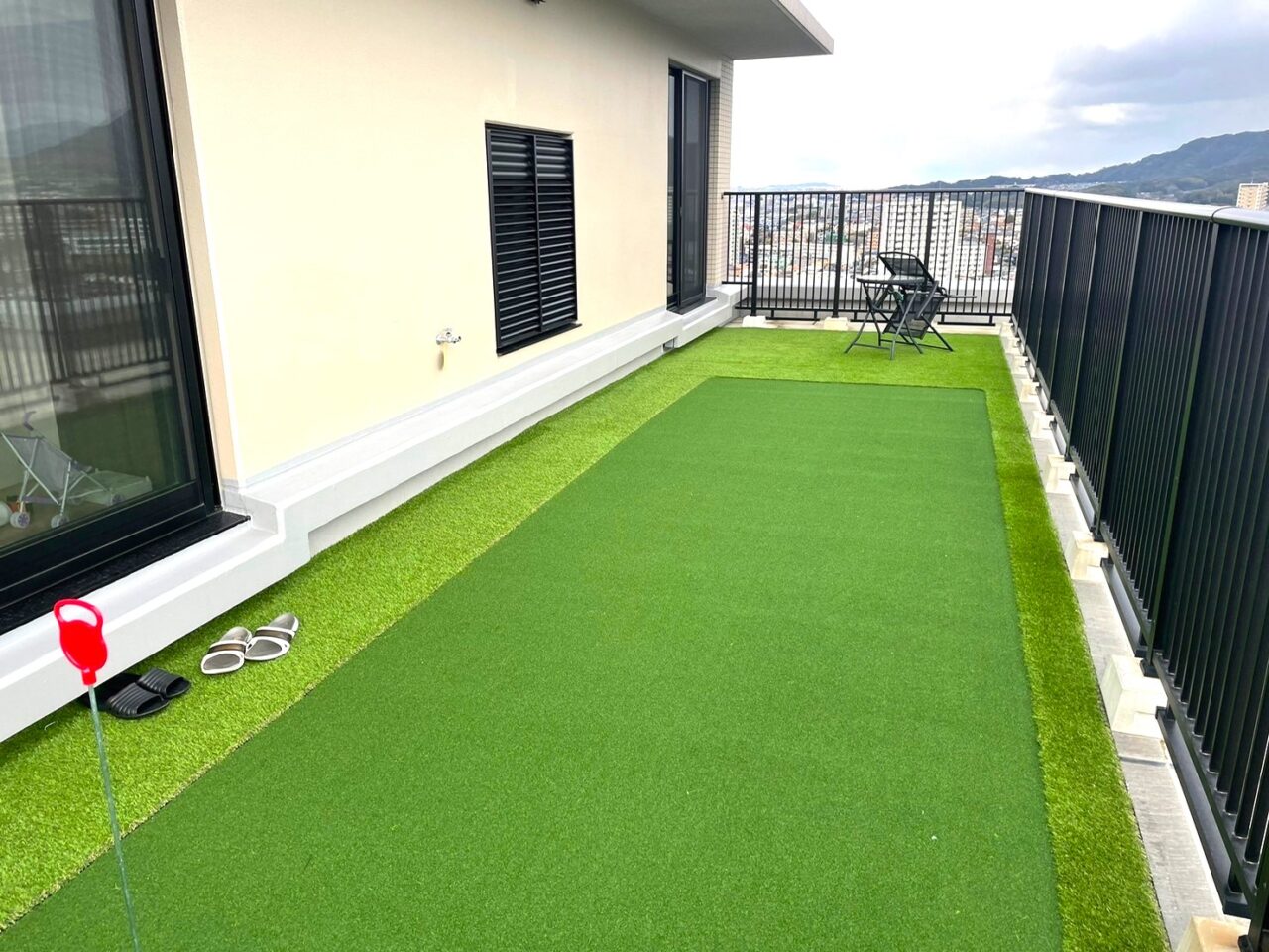 DIY マンションのベランダに人工芝を敷くバルコニーDIY施工方法