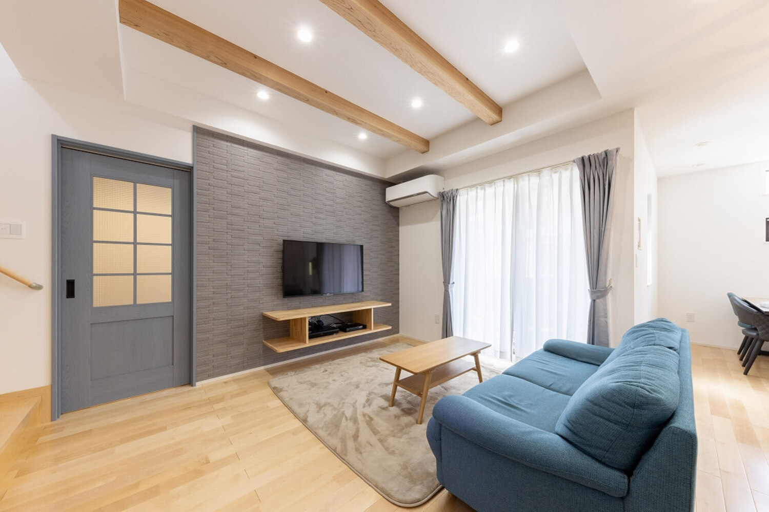 定番カラーネイビーのラグでおしゃれ上級者インテリア 北欧スタイルをはじめ人気のスタイル別に解説していきますHello Interior NOTEノート