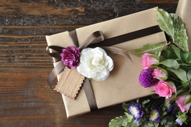 大きい箱のラッピング方法！資材が足りない場合でもおしゃれに出来る