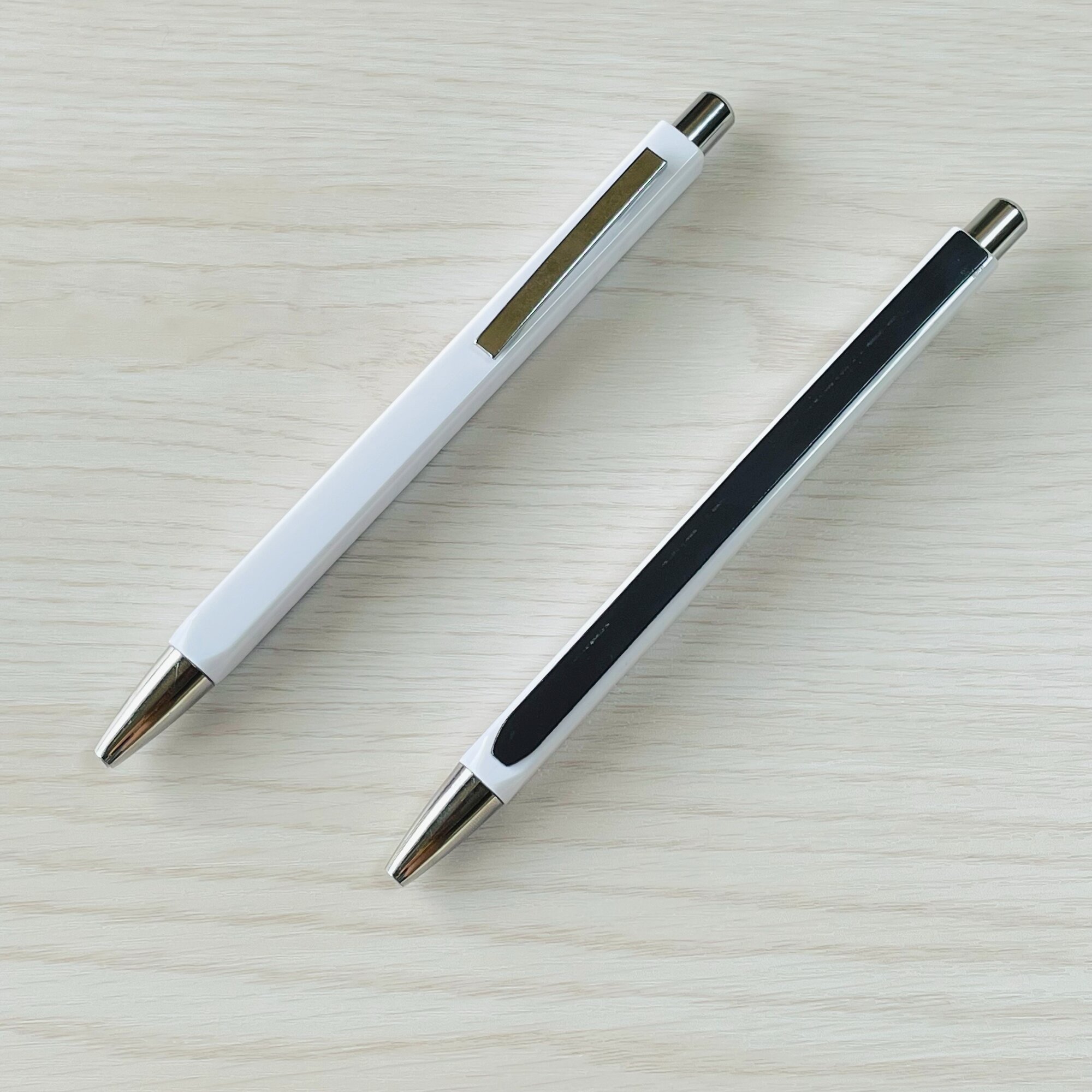 ペンも小物もスッキリ収納！100均で買えるペン立て6選RoomClip mag暮らしとインテリアのwebマガジン