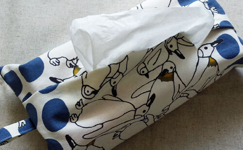 節約できる ハーフティッシュカバー 箱ティッシュを半分にカットしたものを、詰めてつかいます ティッシュの使いすぎを防止できます❗ 持ち運びにも便利です重宝してます😃 作り方は、ひーとんチャンネル再生リスト ポケットティッシュケースの作り方 よりご覧