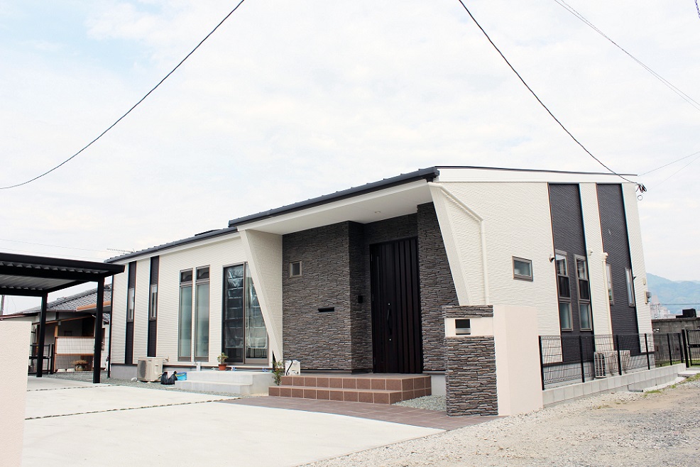 外壁白黒ツートンの配色と施工ポイントを徹底比較費用相場・事例付きで失敗しないコツ横浜市の外壁塗装・屋根工事はリフォームの匠美