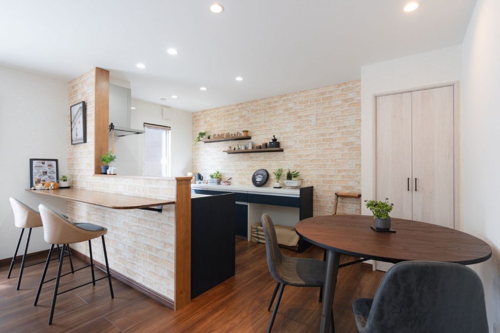 モルタル内装壁がお出迎えする”カフェ風”なお家M様邸平屋を建てるならSIMPLE NOTE 奈良スタジオ