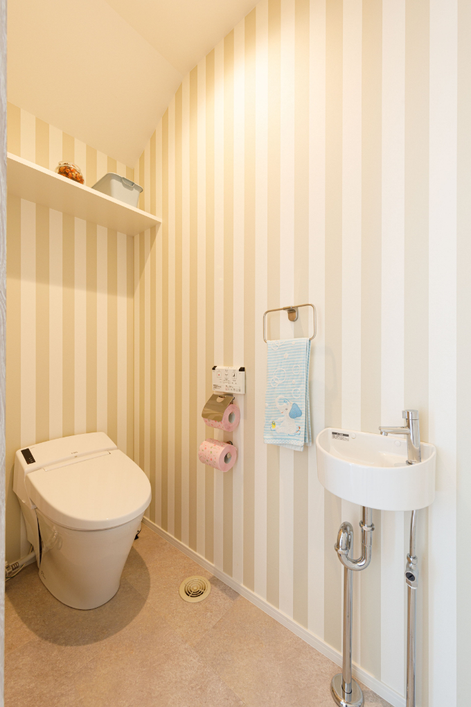 トイレの壁紙の選び方 オシャレなコーディネートやおすすめの機能性を解説 施工例付きSUUMOお役立ち情報