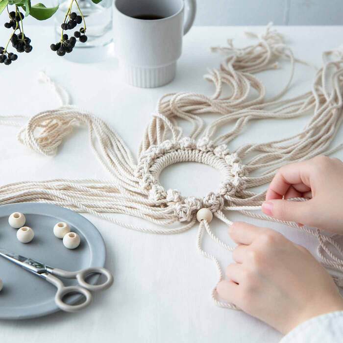 お家にあるスリッパをマクラメでアレンジ